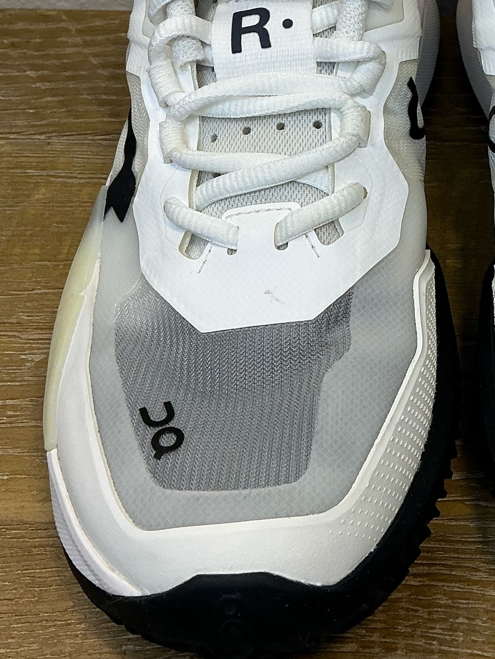 On The Roger Pro 2 Tennis/Pickleball Shoes White and Black Womens Size 7 - Picture 7 of 13